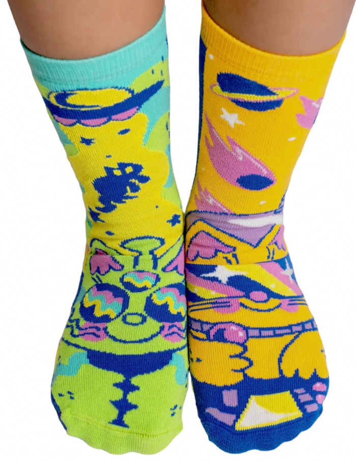 PALS SOCKS Brand Unisex TODDLER & KIDS CAT Mismatched Gripper Bottom Socks LUNAR & TICK (CHOOSE SIZE)