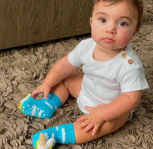 BOOGIE TOES Unisex Baby PELICAN BIRD Rattle GRIPPER BOTTOM Socks By PIERO LIVENTI - Novelty Socks And Slippers