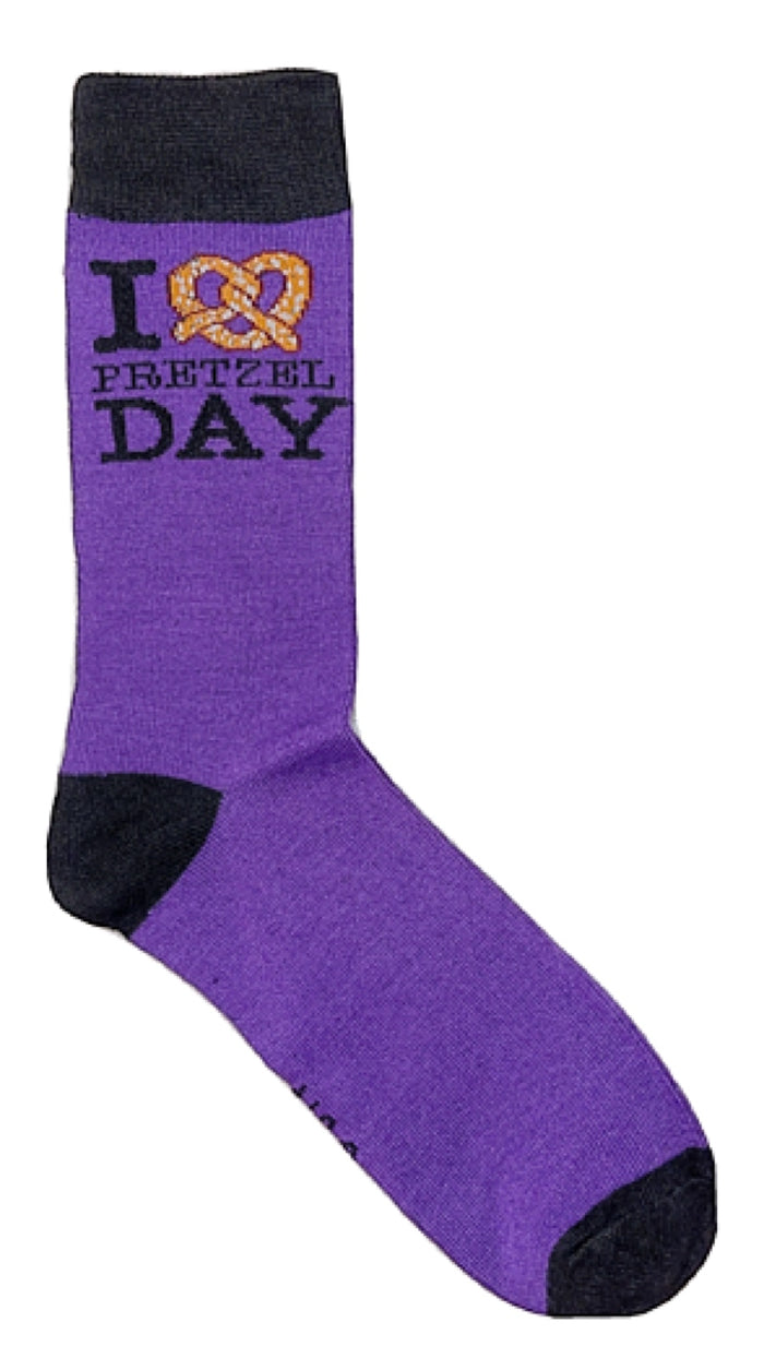 THE OFFICE TV SHOW MEN’S ‘I LOVE PRETZEL DAY’ SOCKS